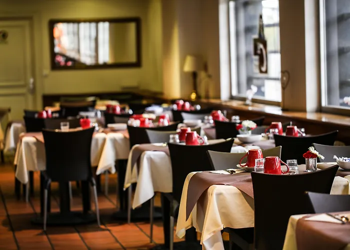 Hotel The Originals Access, Gare