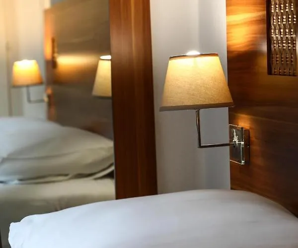 Hotel The Originals Access, Gare