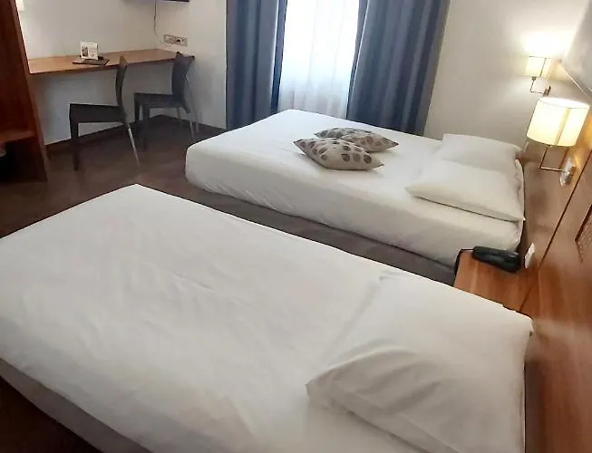 The Originals Access, Gare